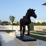 Scultura di Dalì sul piazzale della stazione di Matera centrale